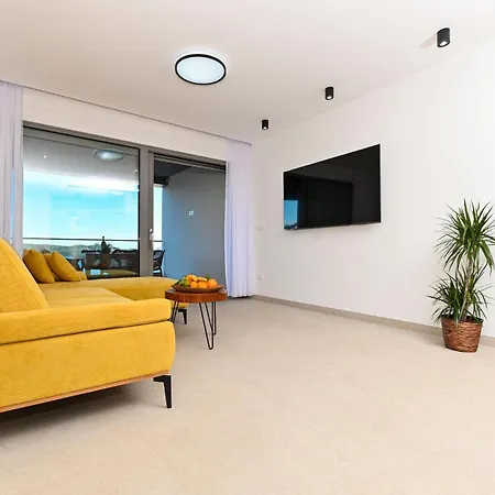 Beautiful In Τρογκίρ