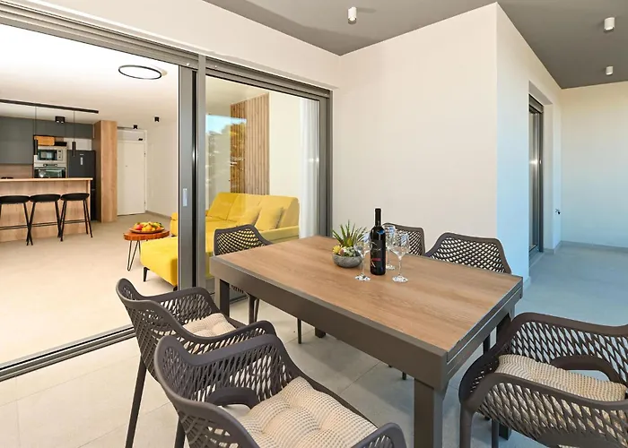 Beautiful In * Τρογκίρ