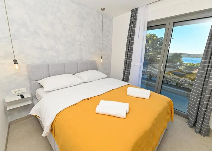 Beautiful In * Τρογκίρ